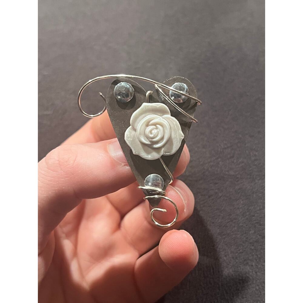 Vintage 80s Silver Wire Wrap Heart and Rose Pin Brooch